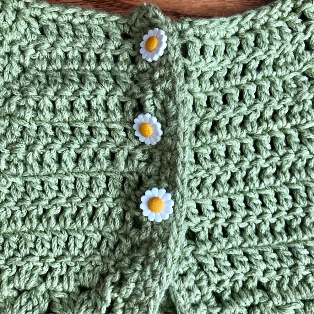 Crochet Handmade Daisy Buttons Cropped Green Vest Girl’s Size 5-8 - Picture 2 of 7